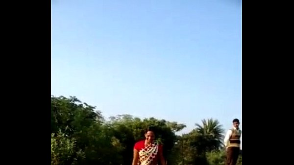 600px x 337px - desi village bhabhi saree lift pussy show in public - Hindi Porn